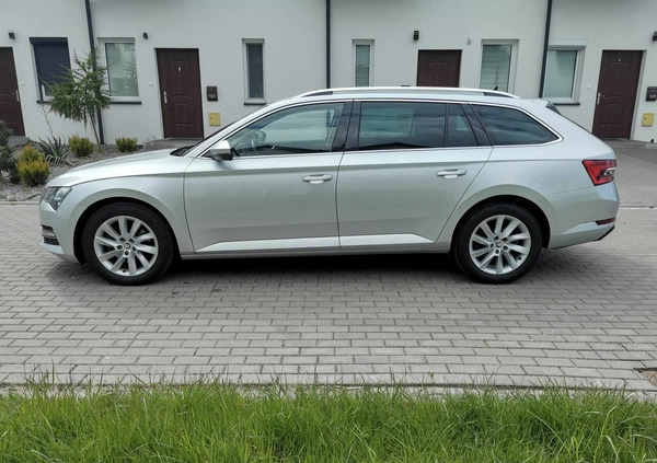 Skoda Superb cena 99900 przebieg: 181000, rok produkcji 2020 z Nowe małe 631